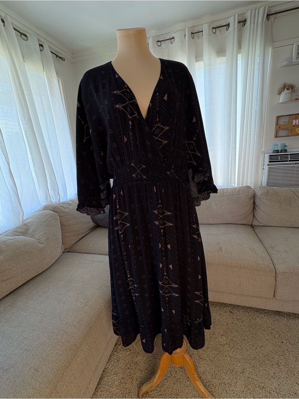 TANOA Like New! Black Printed V-Neck Gauze Flowey Midi Dress with Smocked Waist